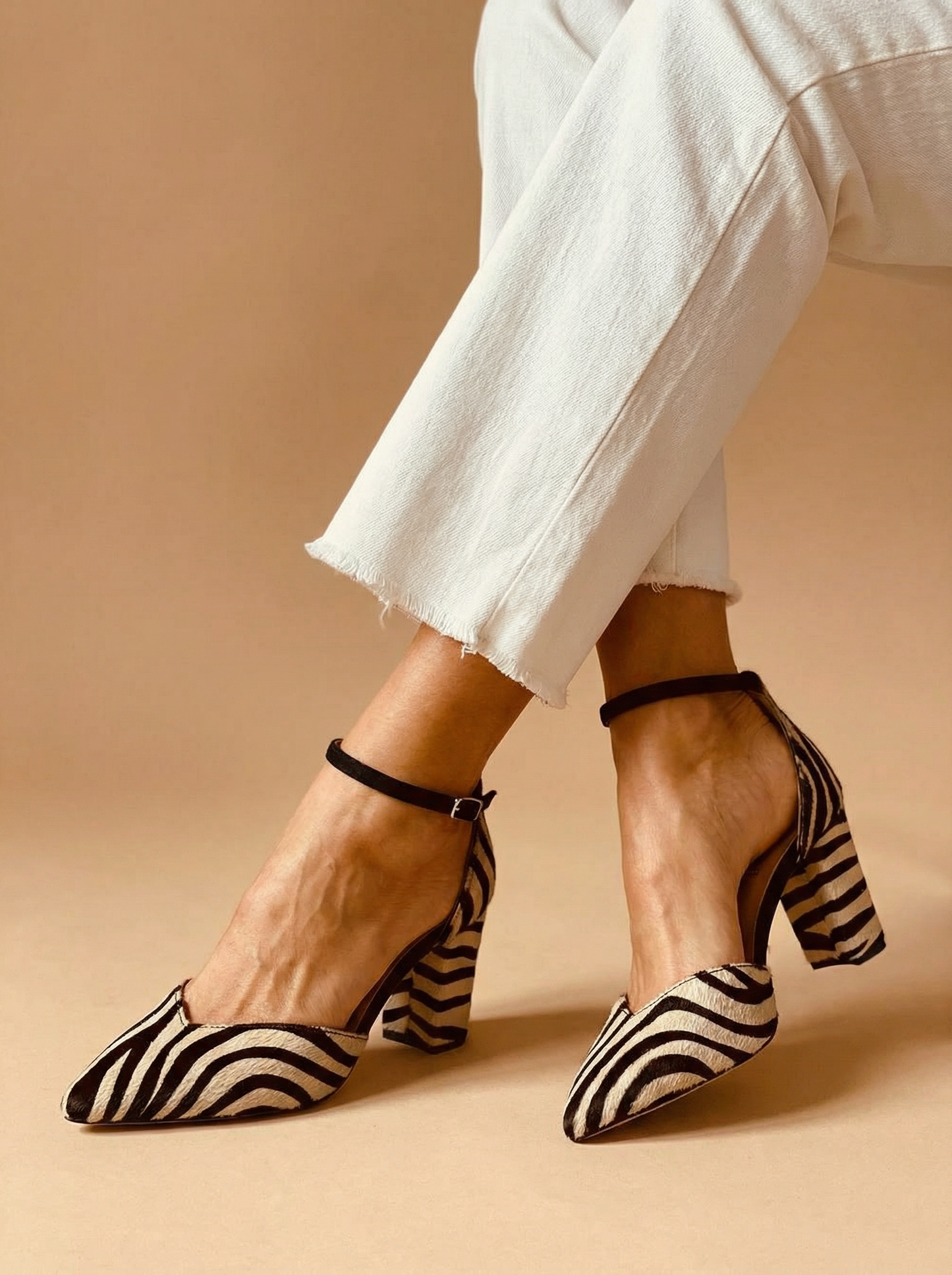 Zebra Trend – Pump mit verstellbarem Riemchen